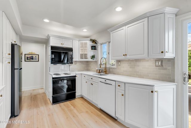 40 Icemeadow Lane, Aberdeen, NJ 07747