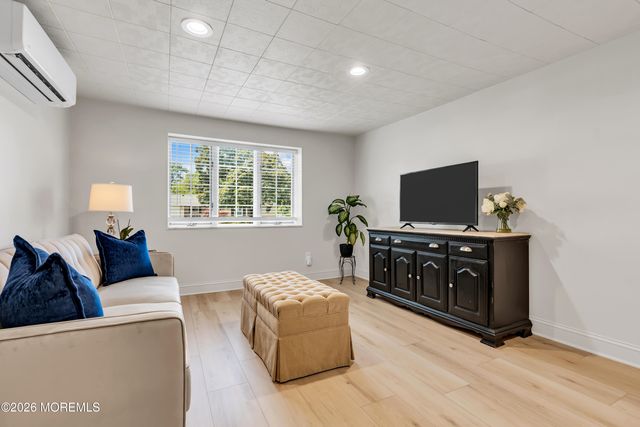 40 Icemeadow Lane, Aberdeen, NJ 07747