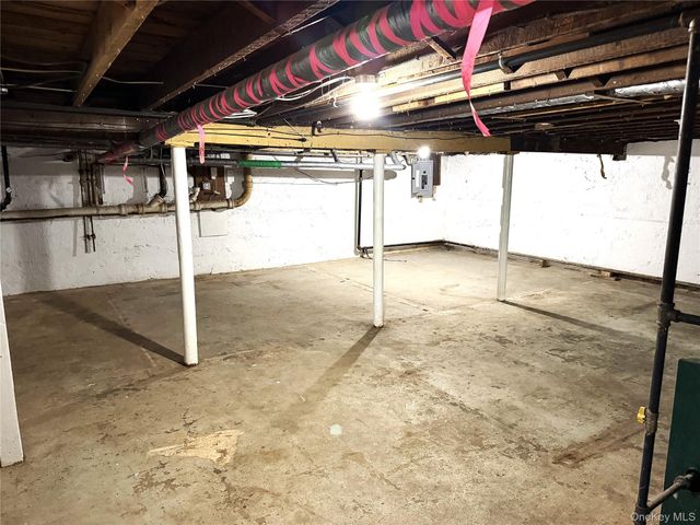 5 Crest Place, Elmsford, NY 10523
