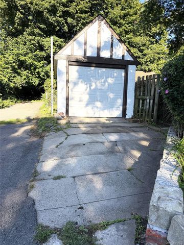 5 Crest Place, Elmsford, NY 10523