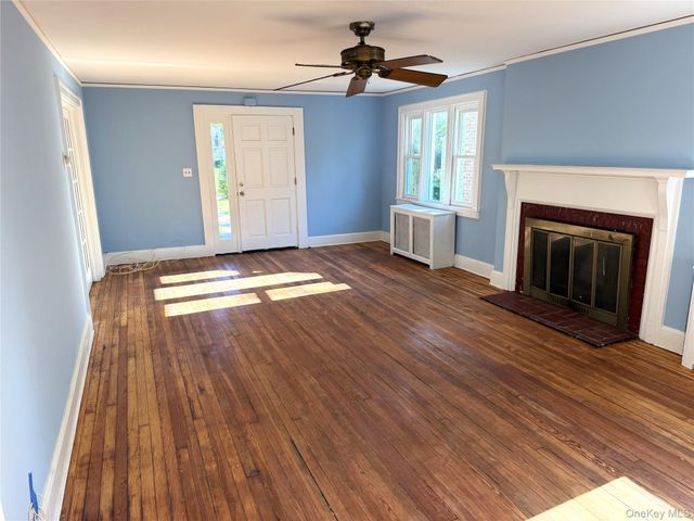 5 Crest Place, Elmsford, NY 10523