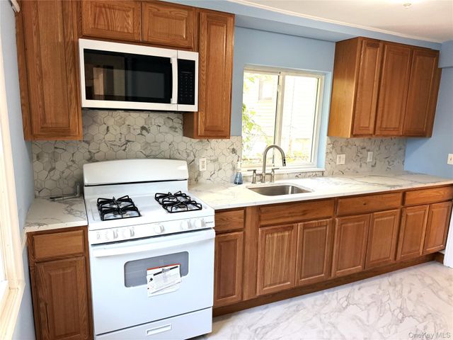 5 Crest Place, Elmsford, NY 10523