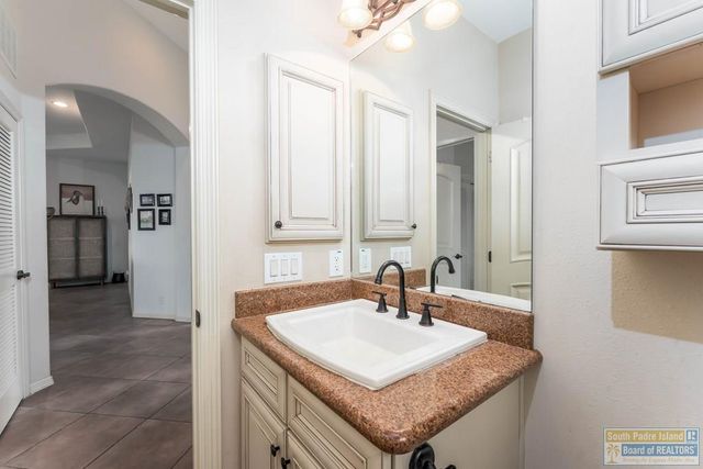 1 Hacienda Dr., Laguna Vista, TX 78578