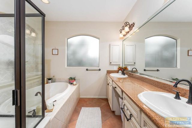 1 Hacienda Dr., Laguna Vista, TX 78578