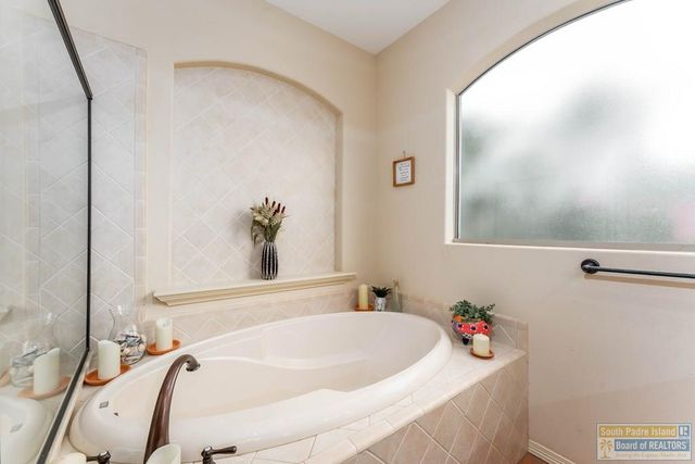 1 Hacienda Dr., Laguna Vista, TX 78578