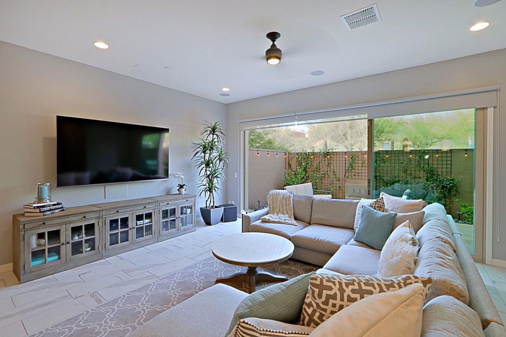 7350 E Vista Bonita Drive, Scottsdale, AZ 85255