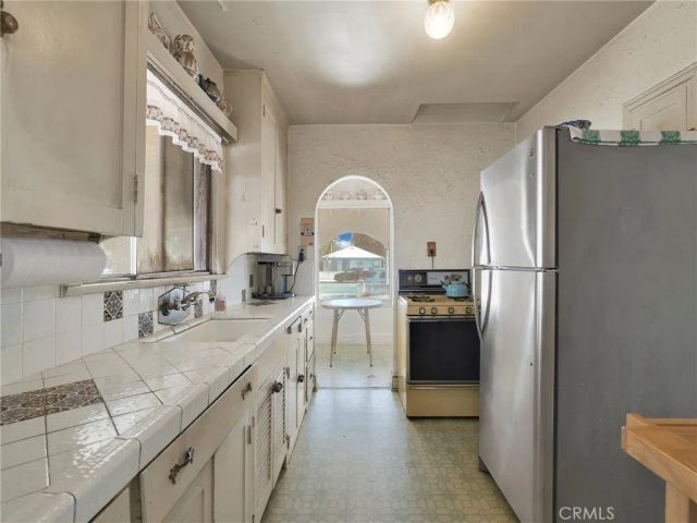 12019 Saticoy, North Hollywood, CA 91605