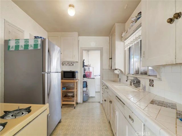 12019 Saticoy, North Hollywood, CA 91605