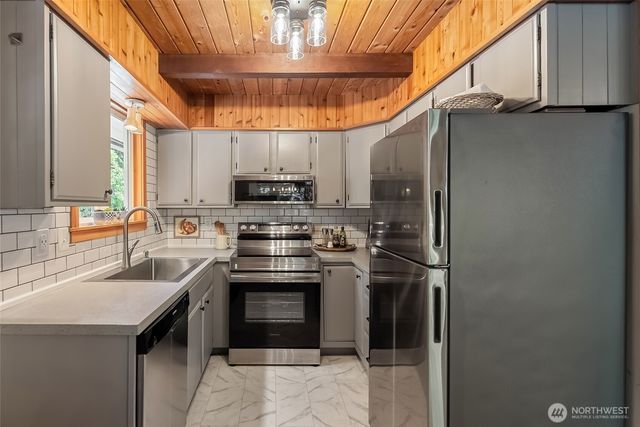 8243 Chilliwack Road, Blaine, WA 98230