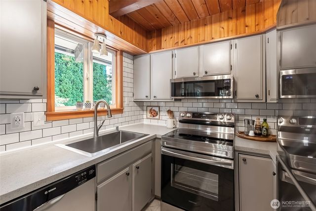 8243 Chilliwack Road, Blaine, WA 98230