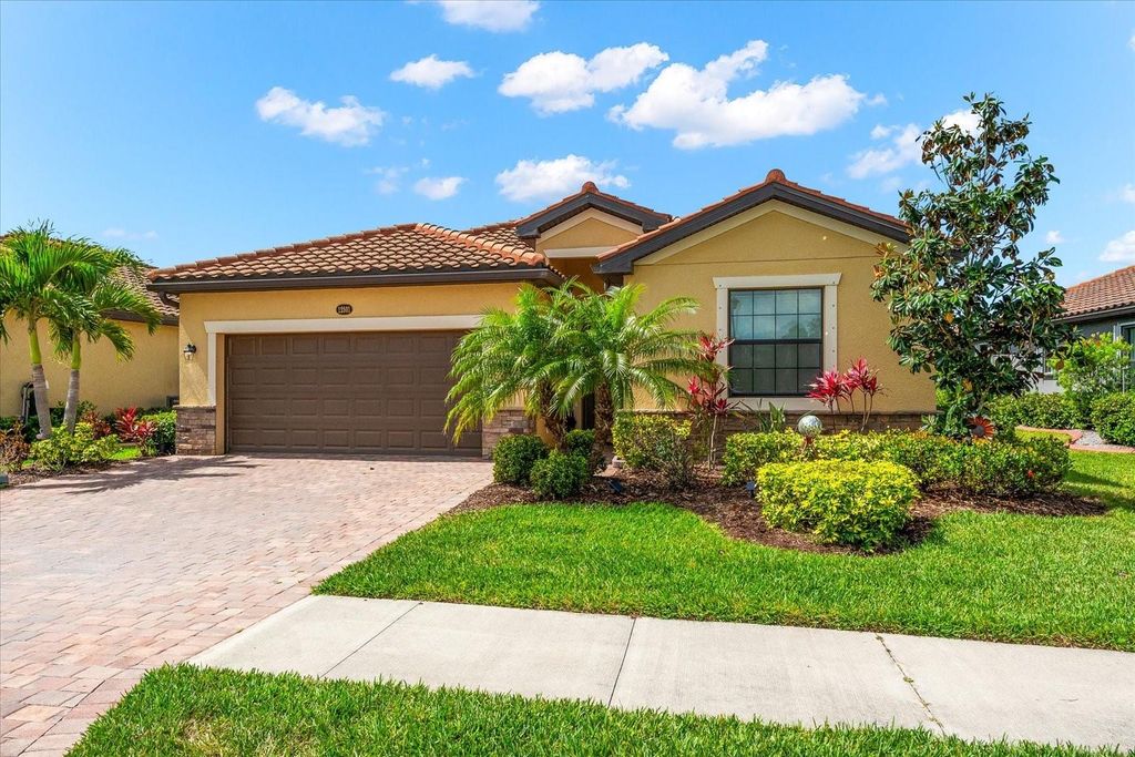 Image 1 of property listing at 12501 CINQUETERRE DRIVE, Venice, FL 34293
