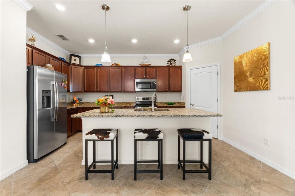 Image 11 of property listing at 12501 CINQUETERRE DRIVE, Venice, FL 34293