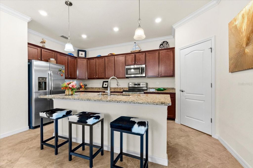Image 13 of property listing at 12501 CINQUETERRE DRIVE, Venice, FL 34293