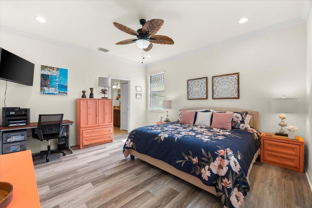 Image 16 of property listing at 12501 CINQUETERRE DRIVE, Venice, FL 34293
