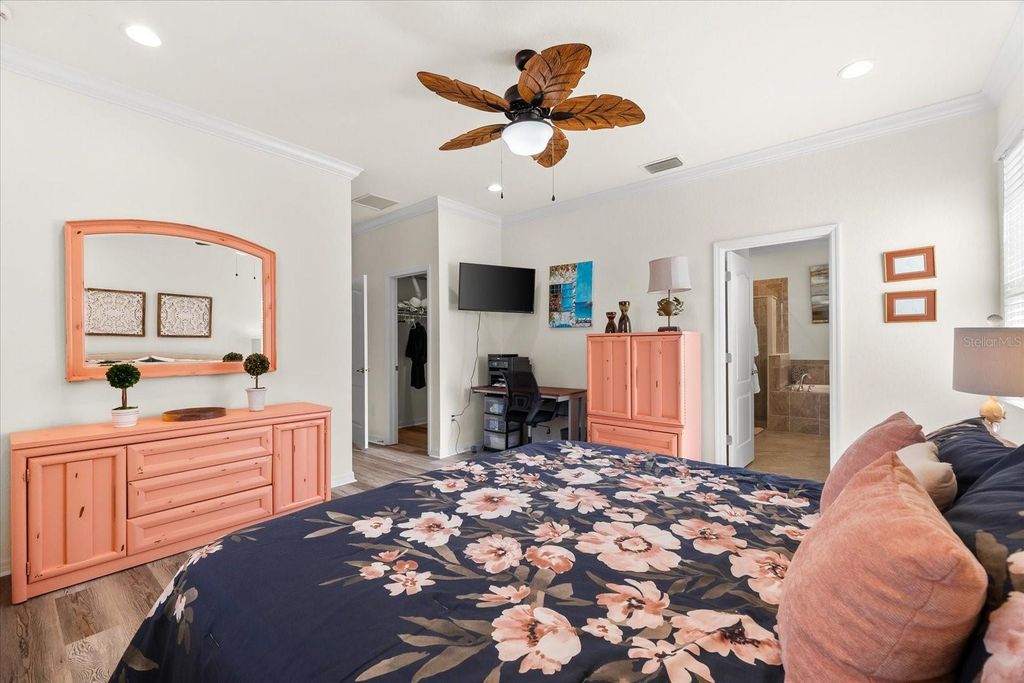 Image 17 of property listing at 12501 CINQUETERRE DRIVE, Venice, FL 34293