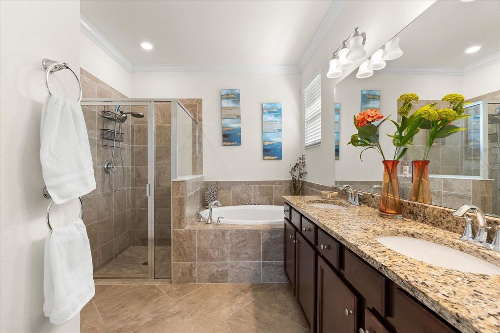Image 18 of property listing at 12501 CINQUETERRE DRIVE, Venice, FL 34293