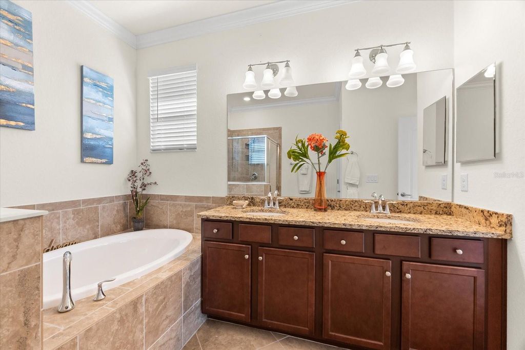 Image 19 of property listing at 12501 CINQUETERRE DRIVE, Venice, FL 34293
