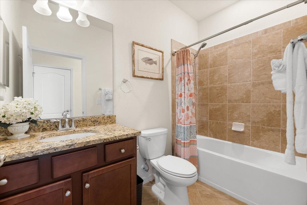 Image 24 of property listing at 12501 CINQUETERRE DRIVE, Venice, FL 34293