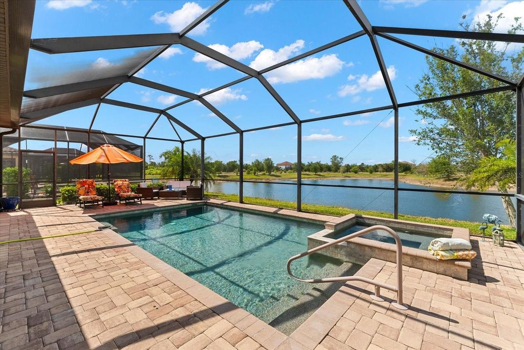 Image 27 of property listing at 12501 CINQUETERRE DRIVE, Venice, FL 34293