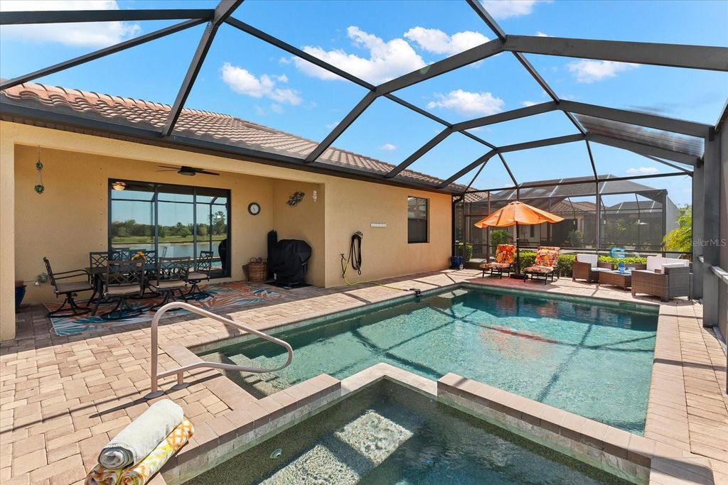 Image 28 of property listing at 12501 CINQUETERRE DRIVE, Venice, FL 34293