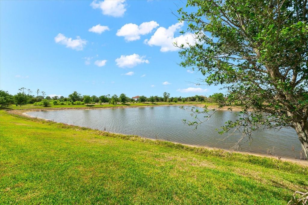 Image 32 of property listing at 12501 CINQUETERRE DRIVE, Venice, FL 34293