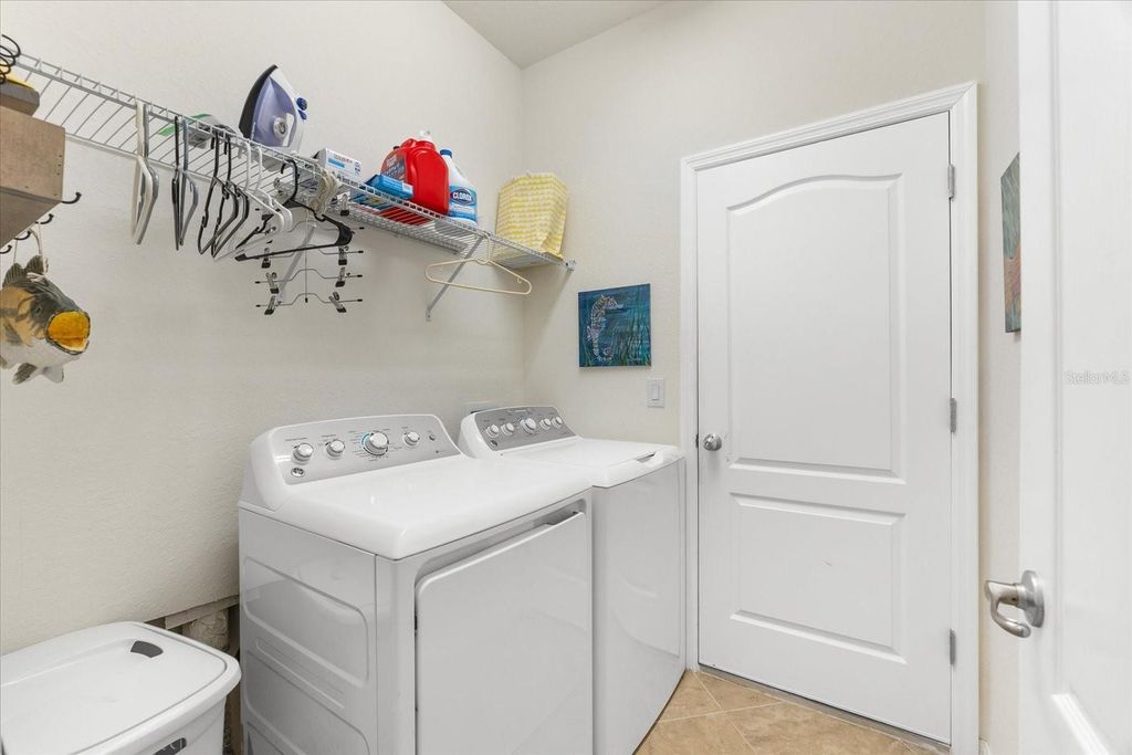 Image 33 of property listing at 12501 CINQUETERRE DRIVE, Venice, FL 34293
