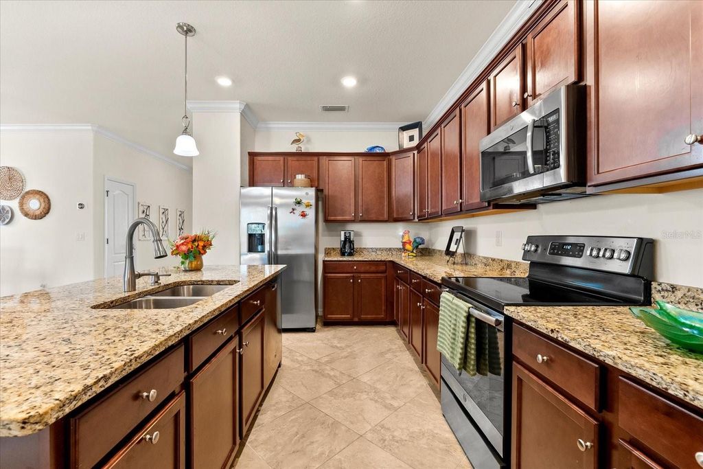 Image 10 of property listing at 12501 CINQUETERRE DRIVE, Venice, FL 34293