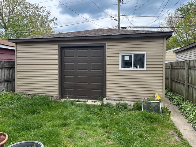 9147 S Dante Avenue, Chicago, IL 60619