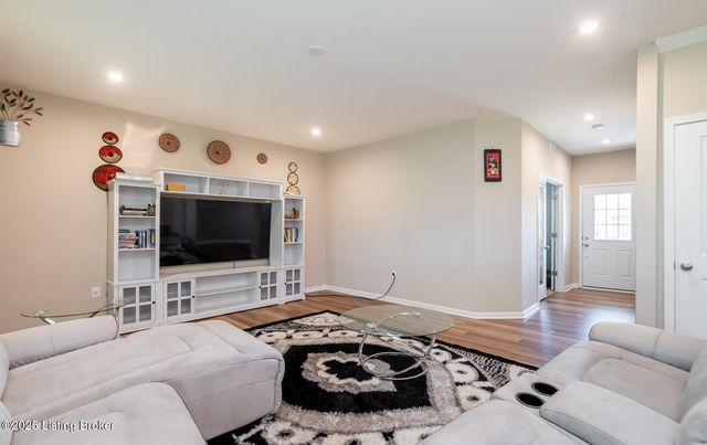 569 Williamsburg Dr, Mt Washington, KY 40047