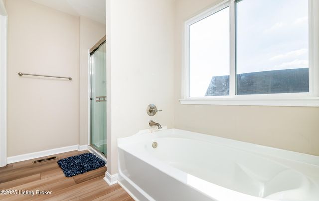 569 Williamsburg Dr, Mt Washington, KY 40047