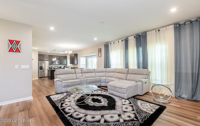 569 Williamsburg Dr, Mt Washington, KY 40047