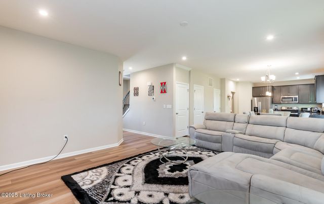 569 Williamsburg Dr, Mt Washington, KY 40047