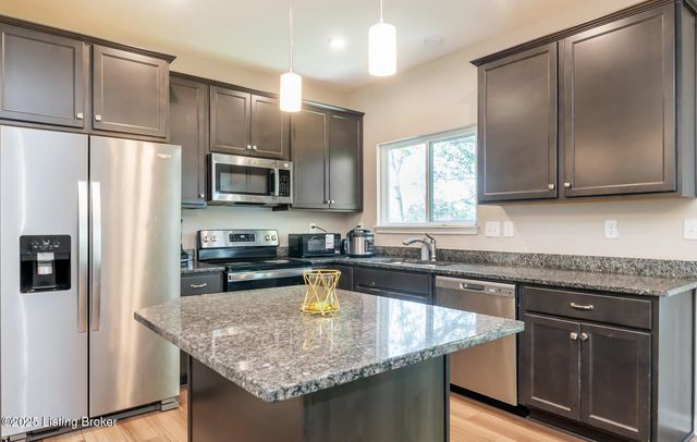 569 Williamsburg Dr, Mt Washington, KY 40047