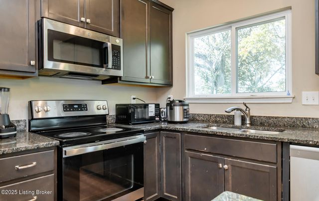 569 Williamsburg Dr, Mt Washington, KY 40047