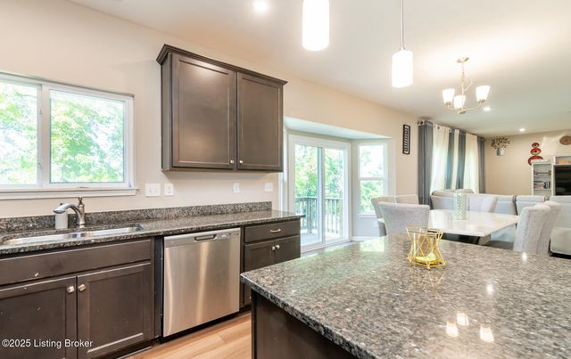 569 Williamsburg Dr, Mt Washington, KY 40047