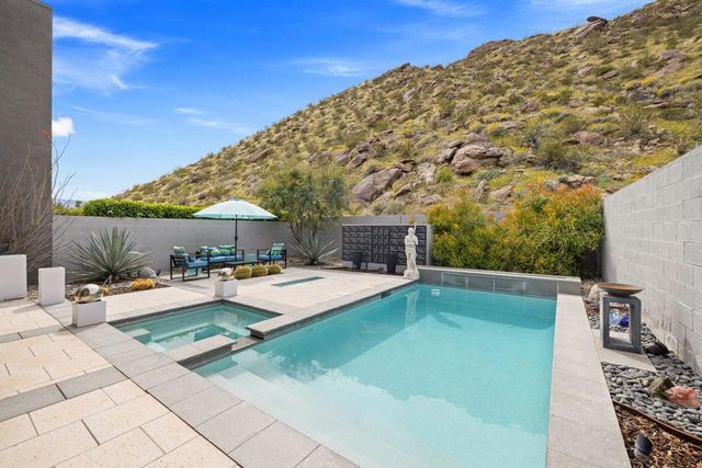1201 Surrey Lane, Palm Springs, CA 92264
