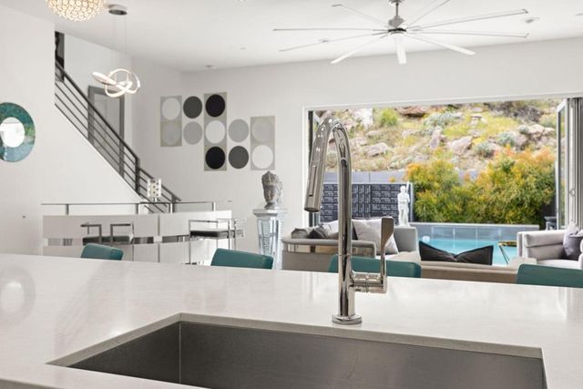 1201 Surrey Lane, Palm Springs, CA 92264