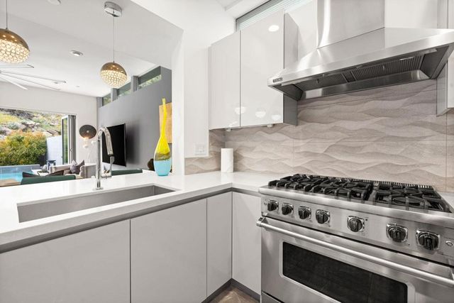 1201 Surrey Lane, Palm Springs, CA 92264