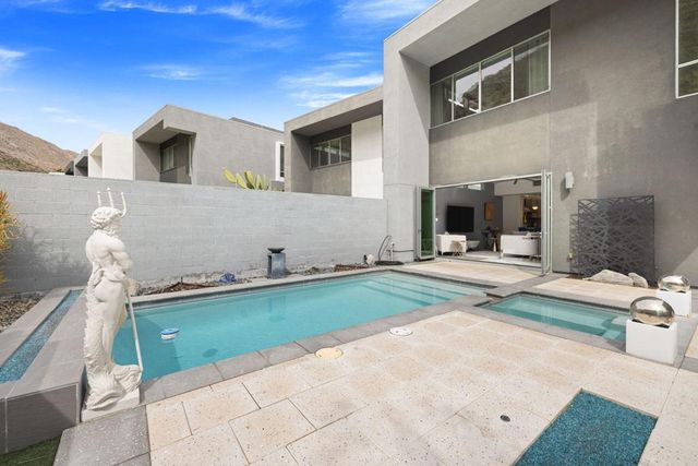 1201 Surrey Lane, Palm Springs, CA 92264