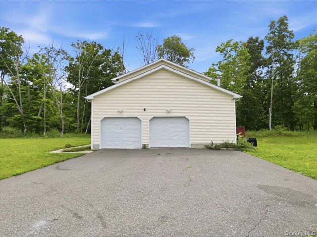 977 Mt Hope Road, Middletown, NY 10940