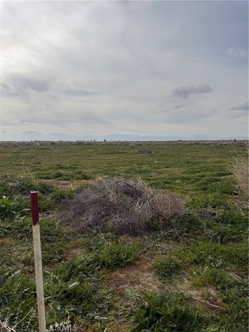 82 E AVENUE J2, Lancaster, CA 93535