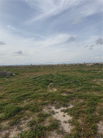 82 E AVENUE J2, Lancaster, CA 93535