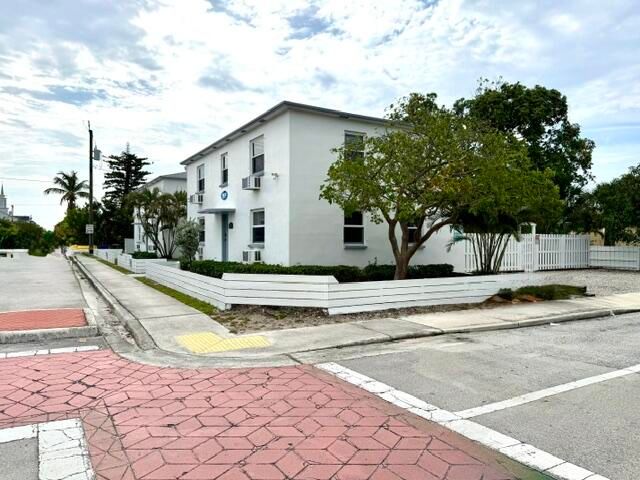 717 2nd Avenue S 8, Lake Worth Beach, FL 33460