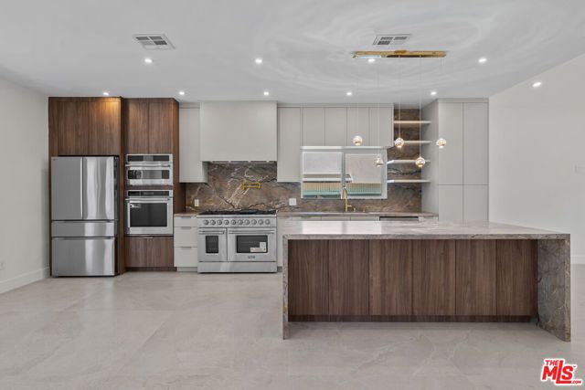 6243 Fallbrook Avenue, Woodland Hills (los Angeles), CA 91367