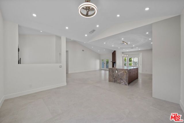 6243 Fallbrook Avenue, Woodland Hills (los Angeles), CA 91367
