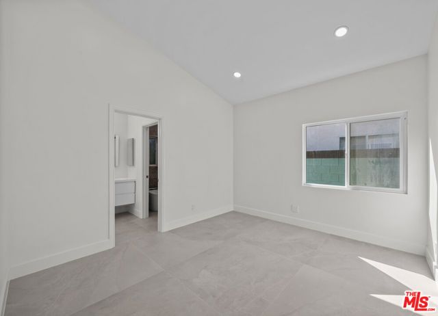 6243 Fallbrook Avenue, Woodland Hills (los Angeles), CA 91367