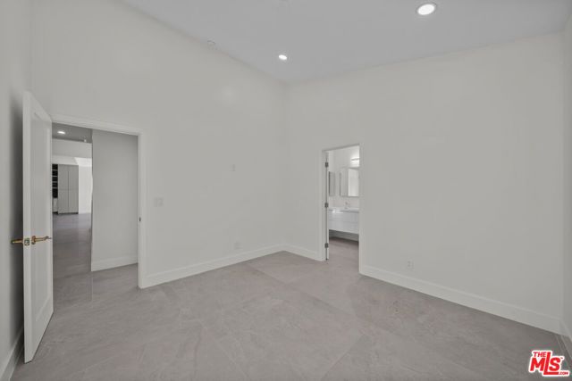 6243 Fallbrook Avenue, Woodland Hills (los Angeles), CA 91367