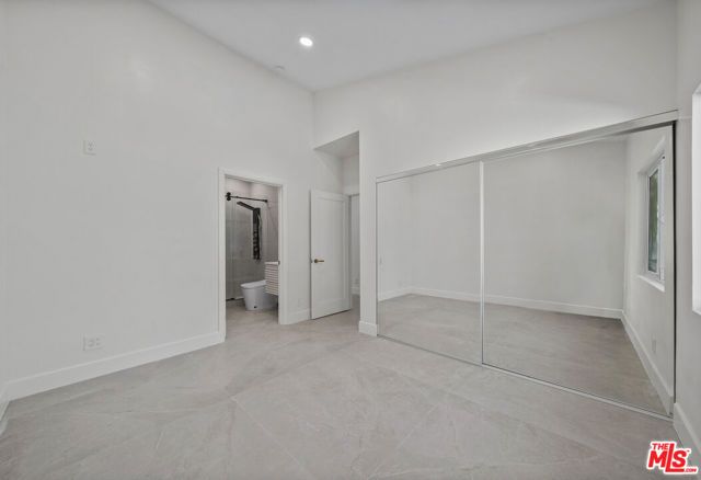 6243 Fallbrook Avenue, Woodland Hills (los Angeles), CA 91367