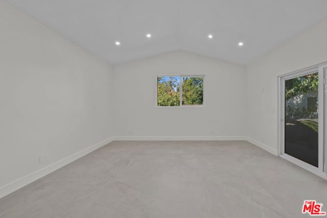 6243 Fallbrook Avenue, Woodland Hills (los Angeles), CA 91367