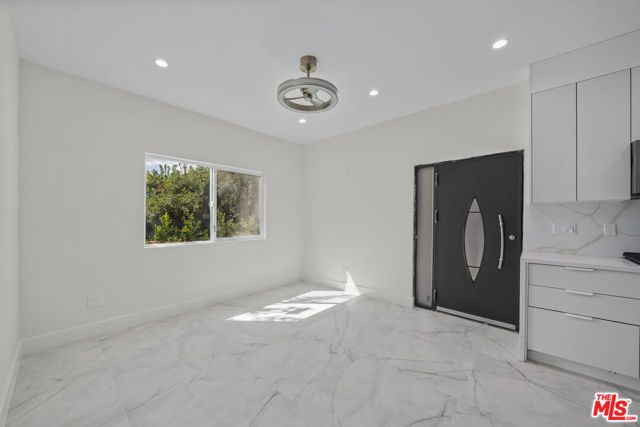 6243 Fallbrook Avenue, Woodland Hills (los Angeles), CA 91367